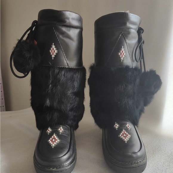 Manitobah Mukluks Shoes - Manitobah Mukluks Snowy Owl Grain
Leather Black